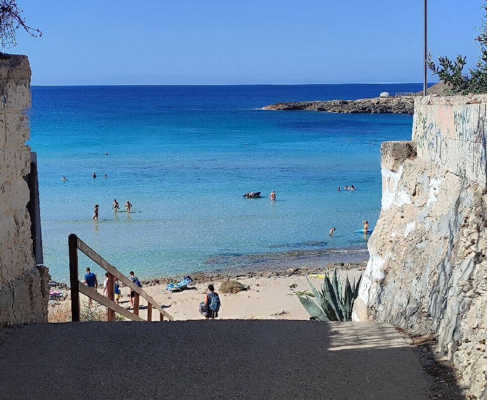 Spiaggia di Porto Pirrone-Leporano必去景点