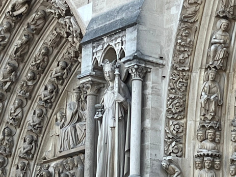 Tours With Valeria-巴黎必去景点