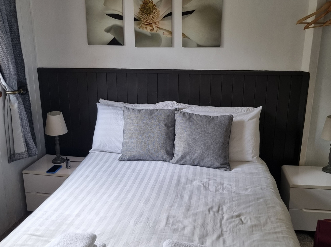 The Folly Hotel主图