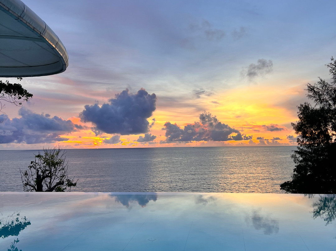 卡塔岩石酒店主图