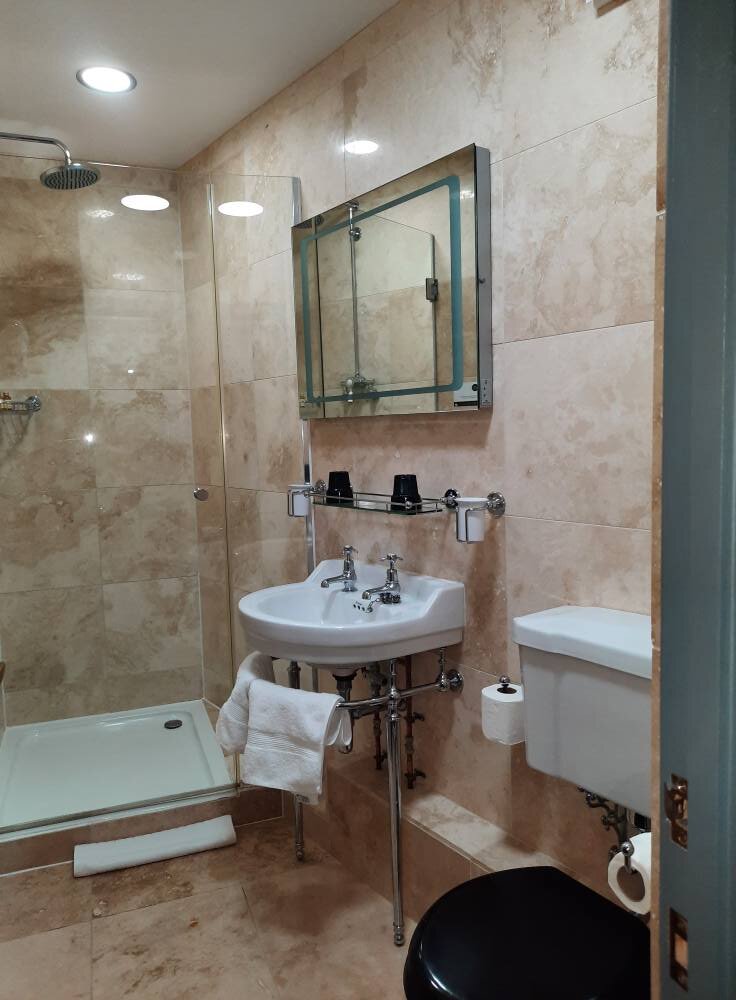 The Black Hole-浴室