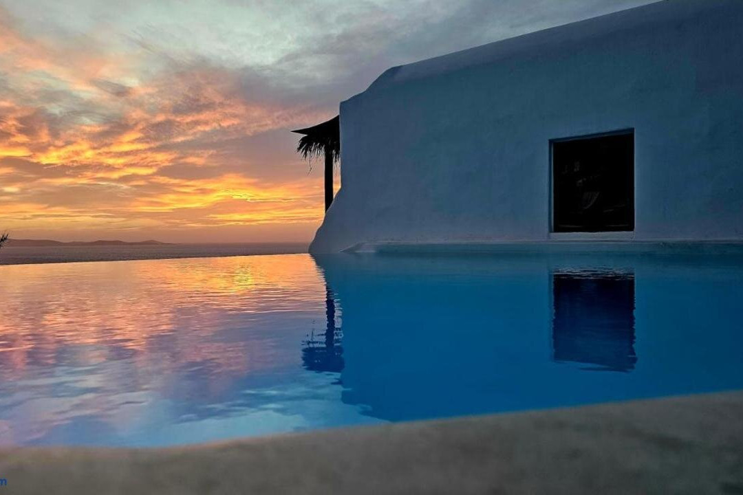 Elli Tropical Suites