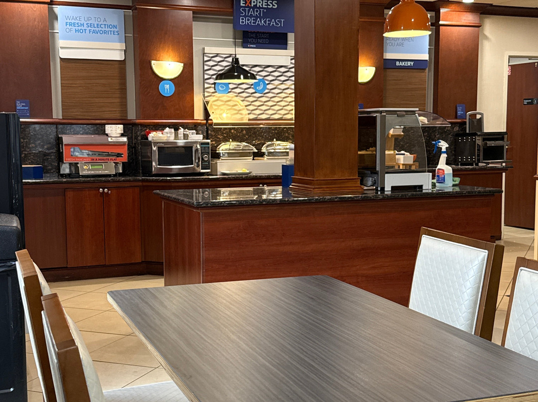 Holiday Inn Express & Suites Manchester-Airport by IHG主图