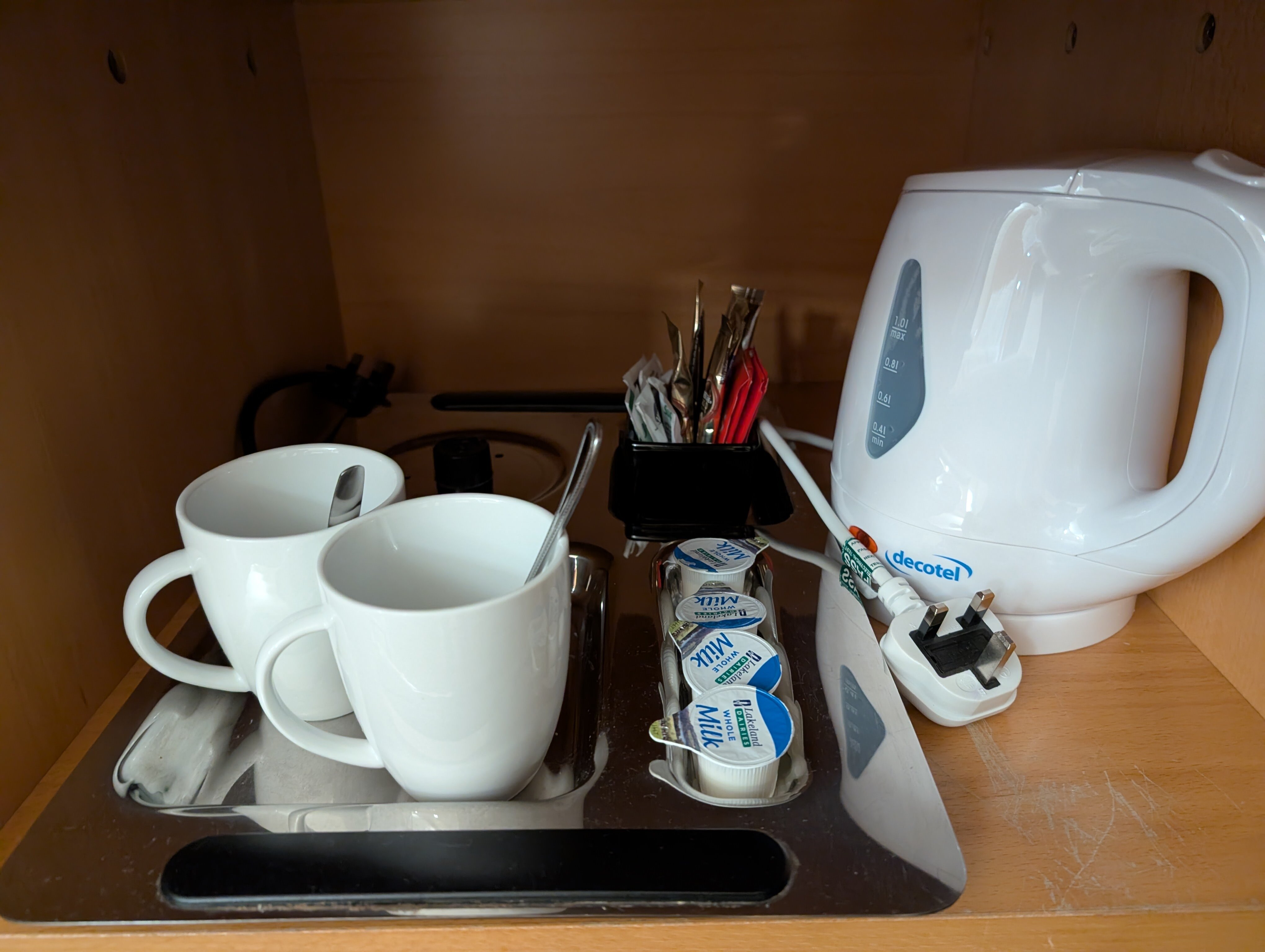 莱特肯尼登站楼酒店-客卧