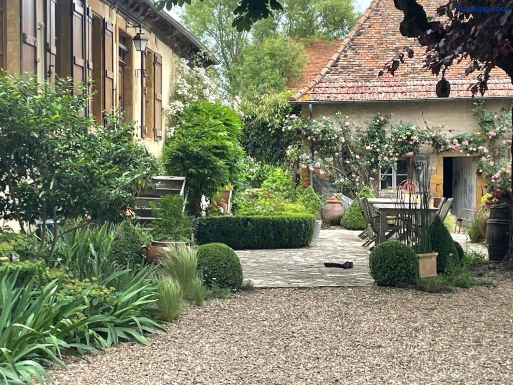 Avrilly酒店住宿-Les Jardins des Soussilanges