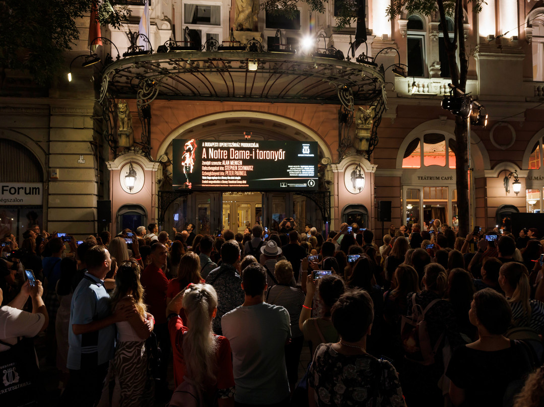 布达佩斯轻歌剧院-布达佩斯必去景点