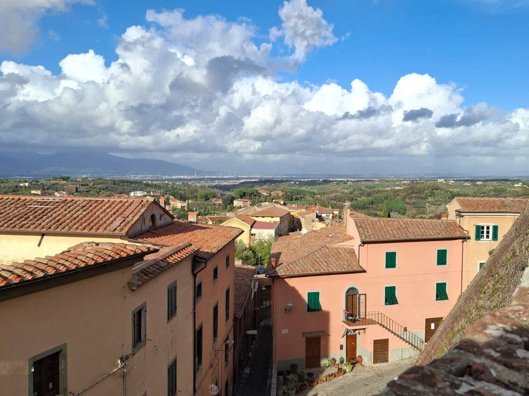 Castello dei Vicari-Lari必去景点