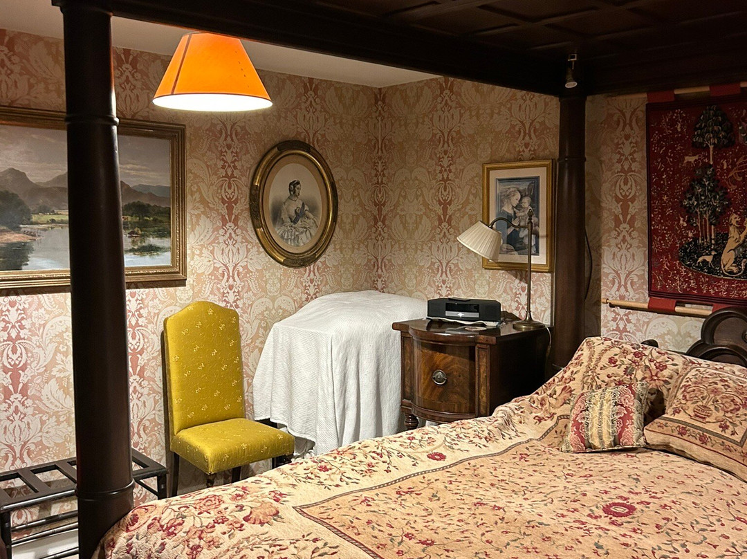 Chalk & Cheese主图