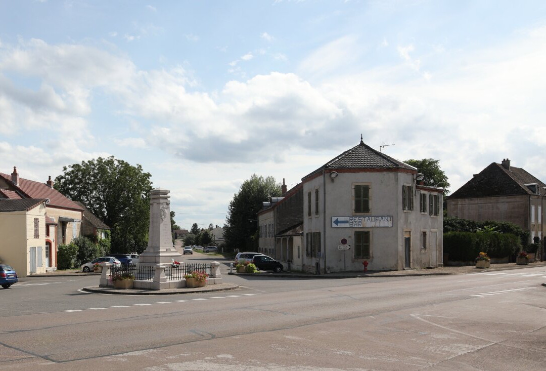 Le Monuments aux morts de Navilly-Navilly必去景点