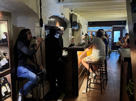 Francis Bar Restaurant