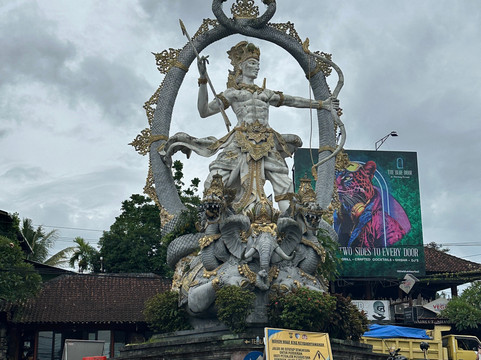 Dewa Indera Statue-Peliatan必去景点