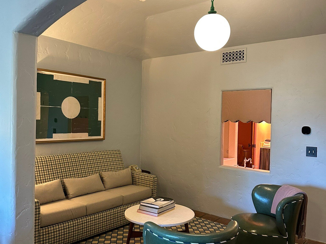 西班牙花园酒店主图