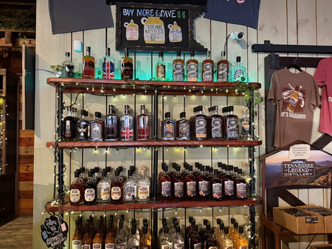 Tennessee Legend Distillery - Winfield Dunn Parkway-塞维尔维尔必去景点