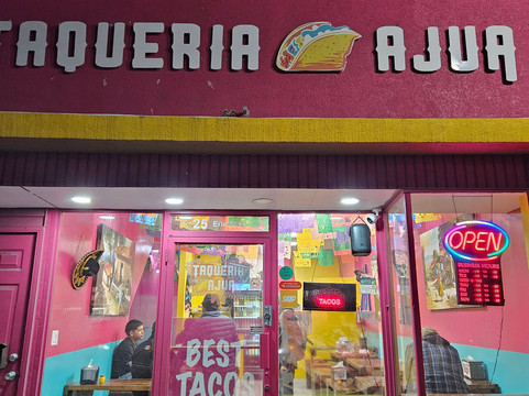 Taqueria Ajua