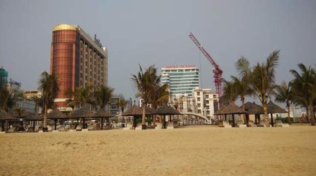 岘港假日海滩酒店主图