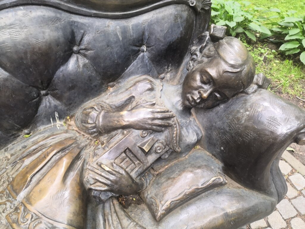 Sculptural Composition Sleeping Marie-斯韦特洛戈尔斯克必去景点