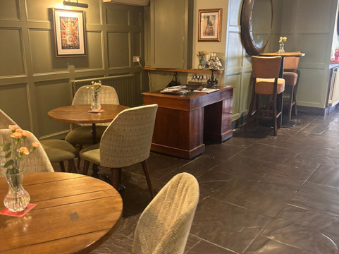 老式四便士旅馆主图