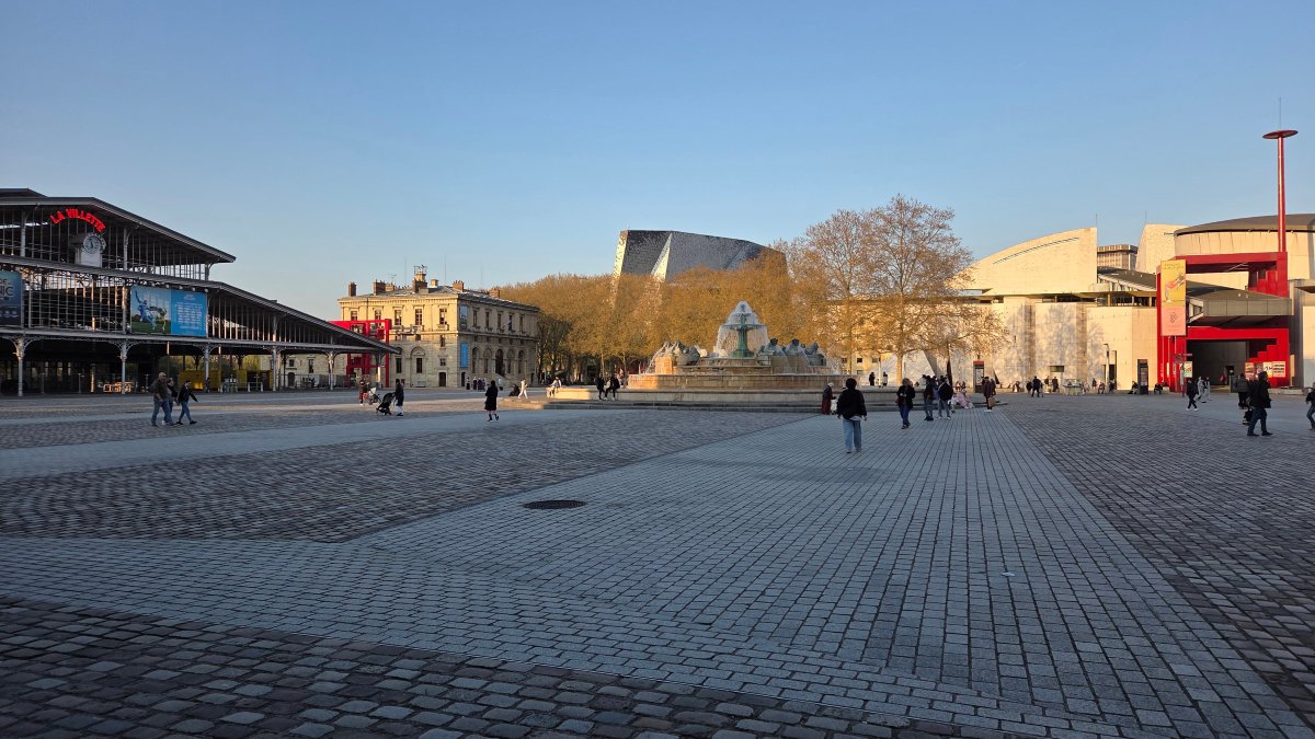 堡夫库罗讷餐厅酒店-官方