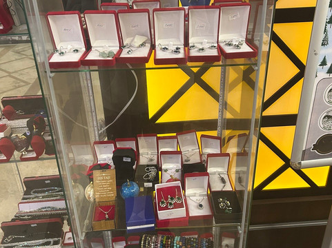 白色公园酒店主图