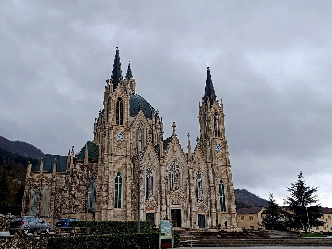 Basilica of Our Lady of Sorrows - Castelpetroso Sanctuary-Castelpetroso必去景点