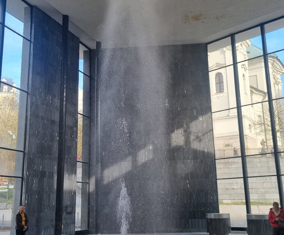 Hot Spring Colonnade-卡罗维发利必去景点