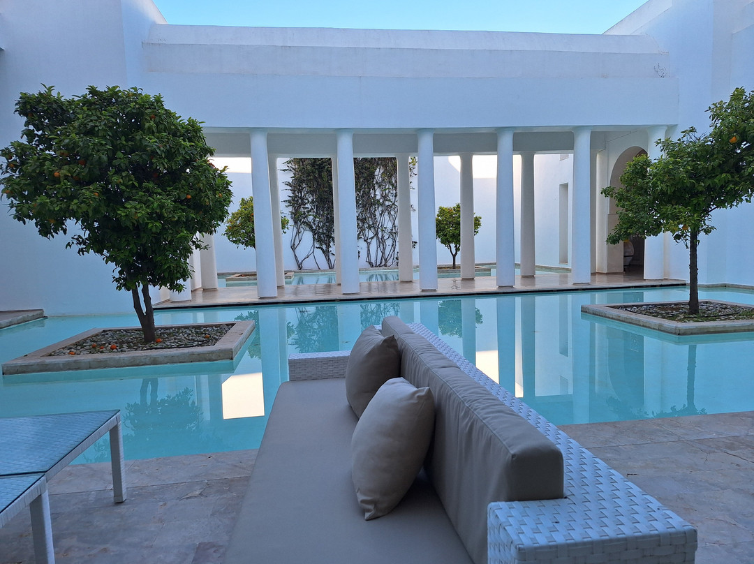 巴迪拉成人酒店主图