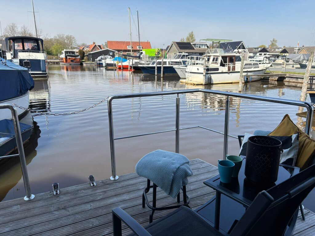 Houseboat Bed on a Boat