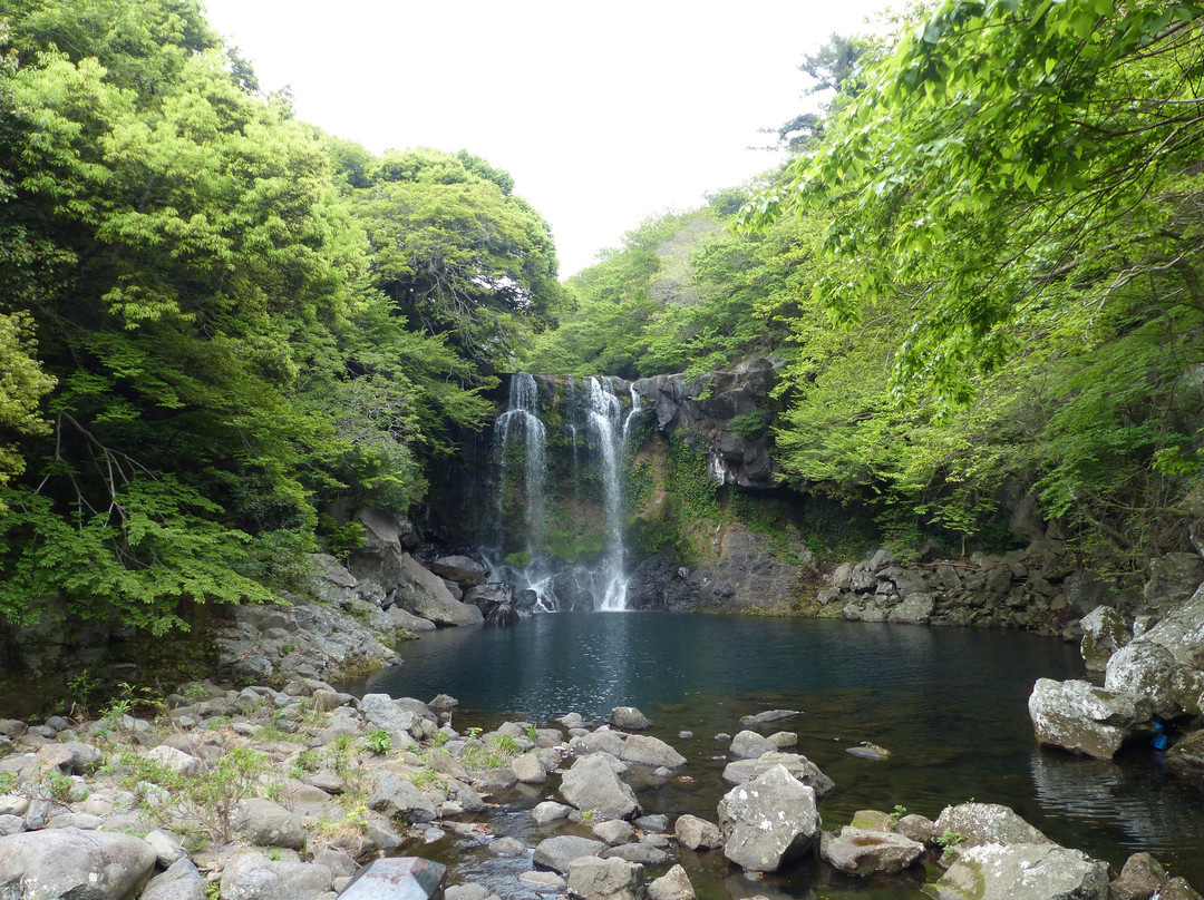 Cheonjeyeon Falls