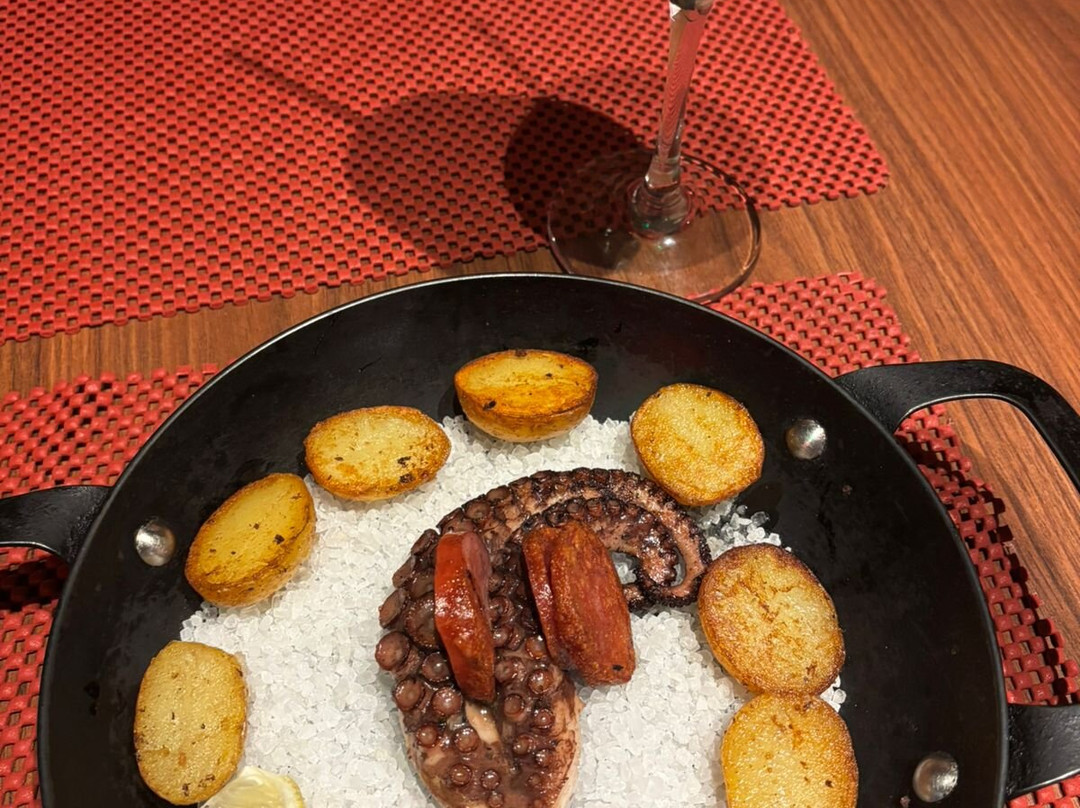 Tapas Y Besos Bar