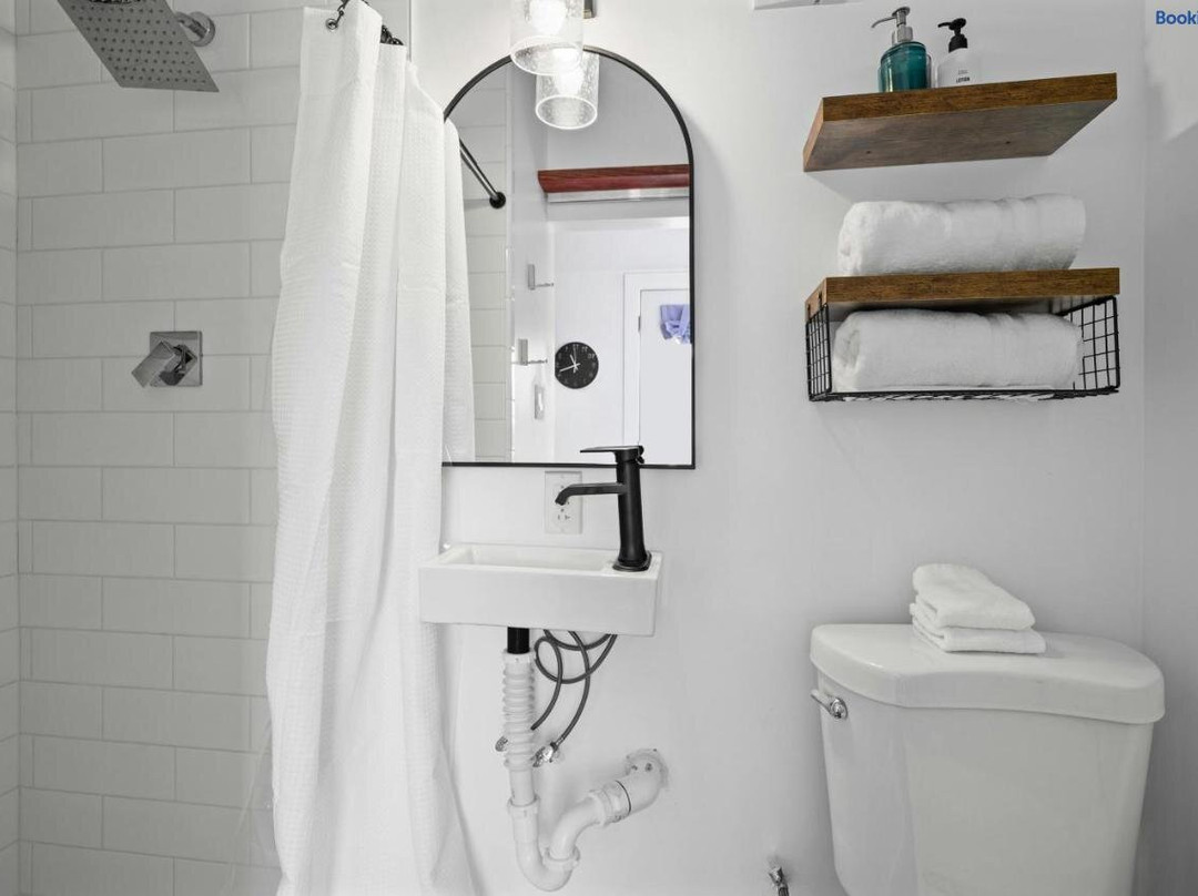 Twilight Ranch Tiny Homes - pet friendly & hill country views