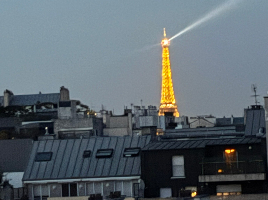 Le Parchamp Table, Rooftop & Bar