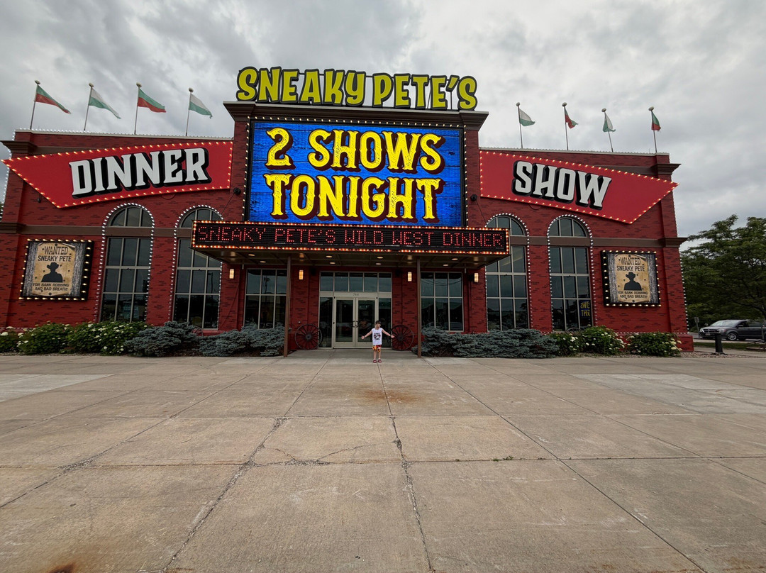 Sneaky Pete's Wild West Dinner Show-威斯康星峡谷必去景点