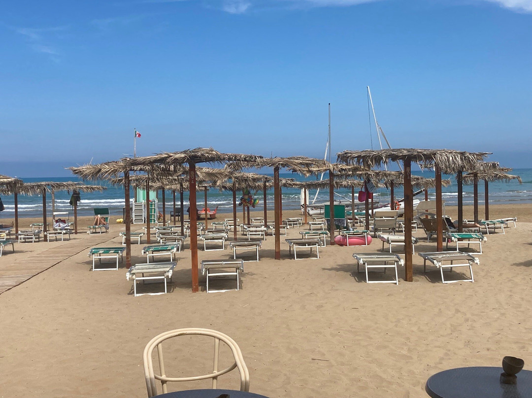 Ultima Spiaggia beach-维耶斯泰必去景点