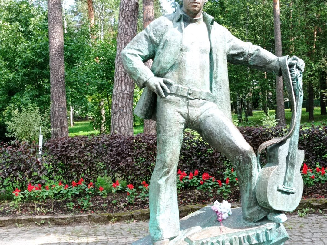 Statue of Vysotskiy-Dubna必去景点