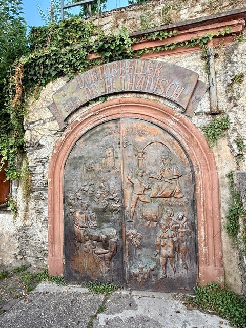 Weingut Witwe Dr. H. Thanisch-贝恩卡斯特尔－屈斯必去景点