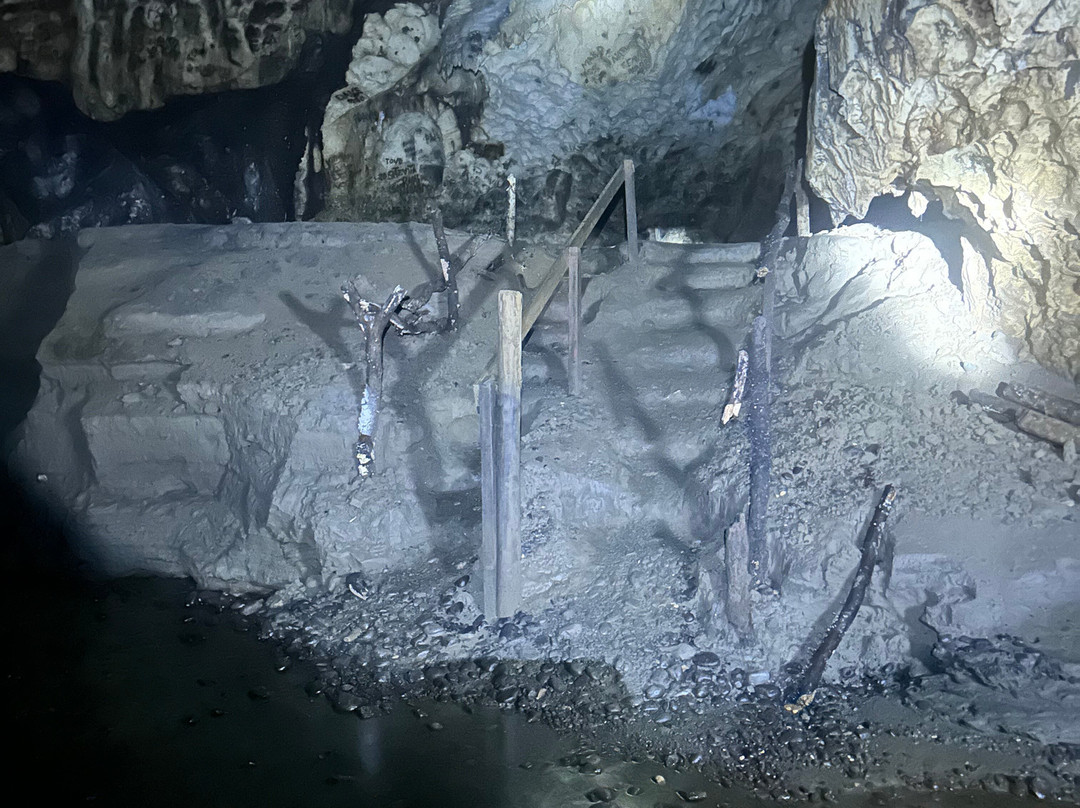 Naihehe Caves-辛加东卡必去景点