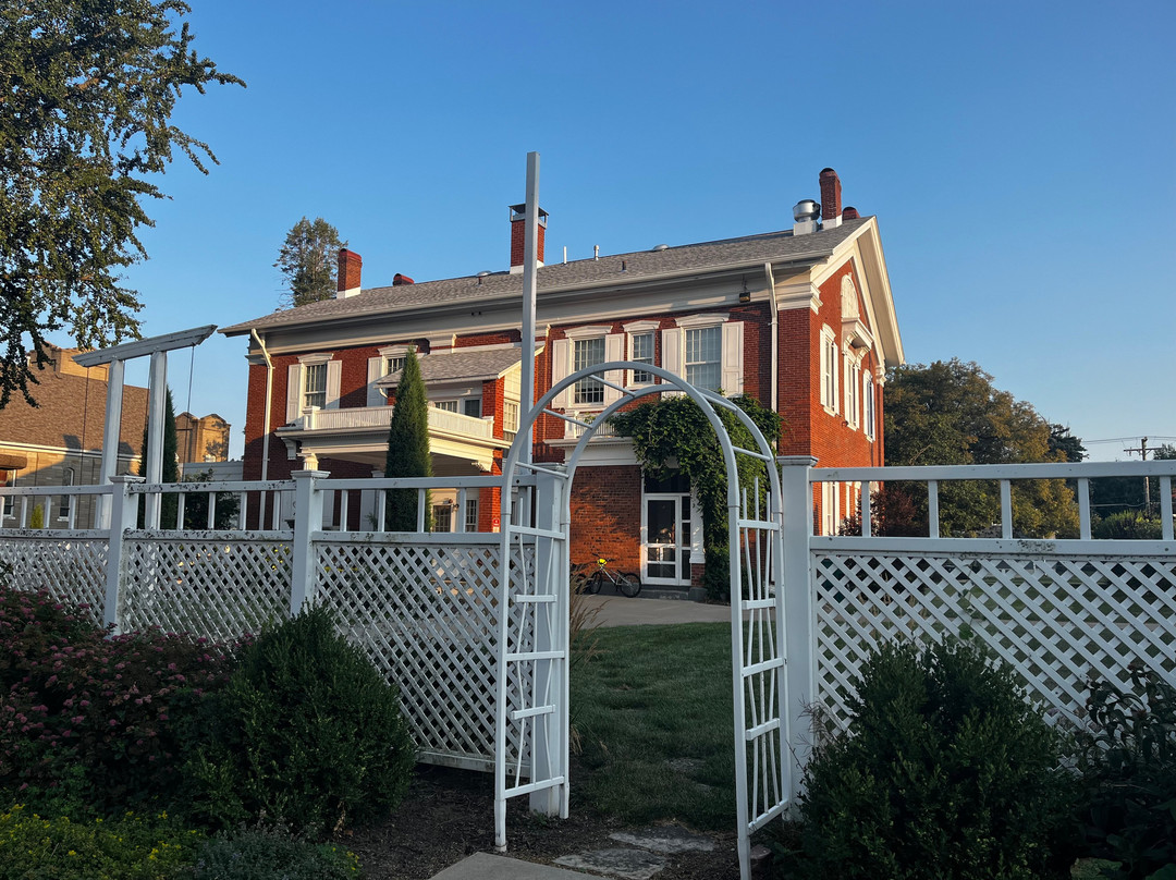 Central Schoolhouse Inn