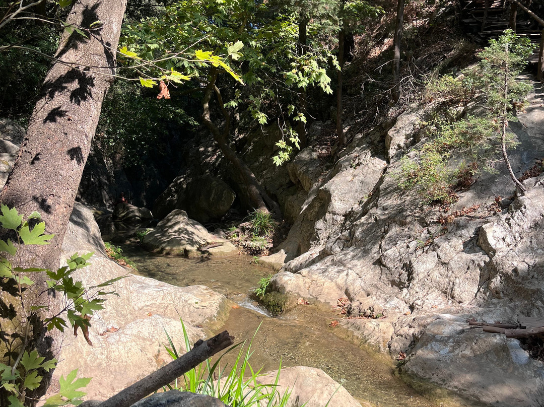 Potami Waterfalls-Karlovasi必去景点