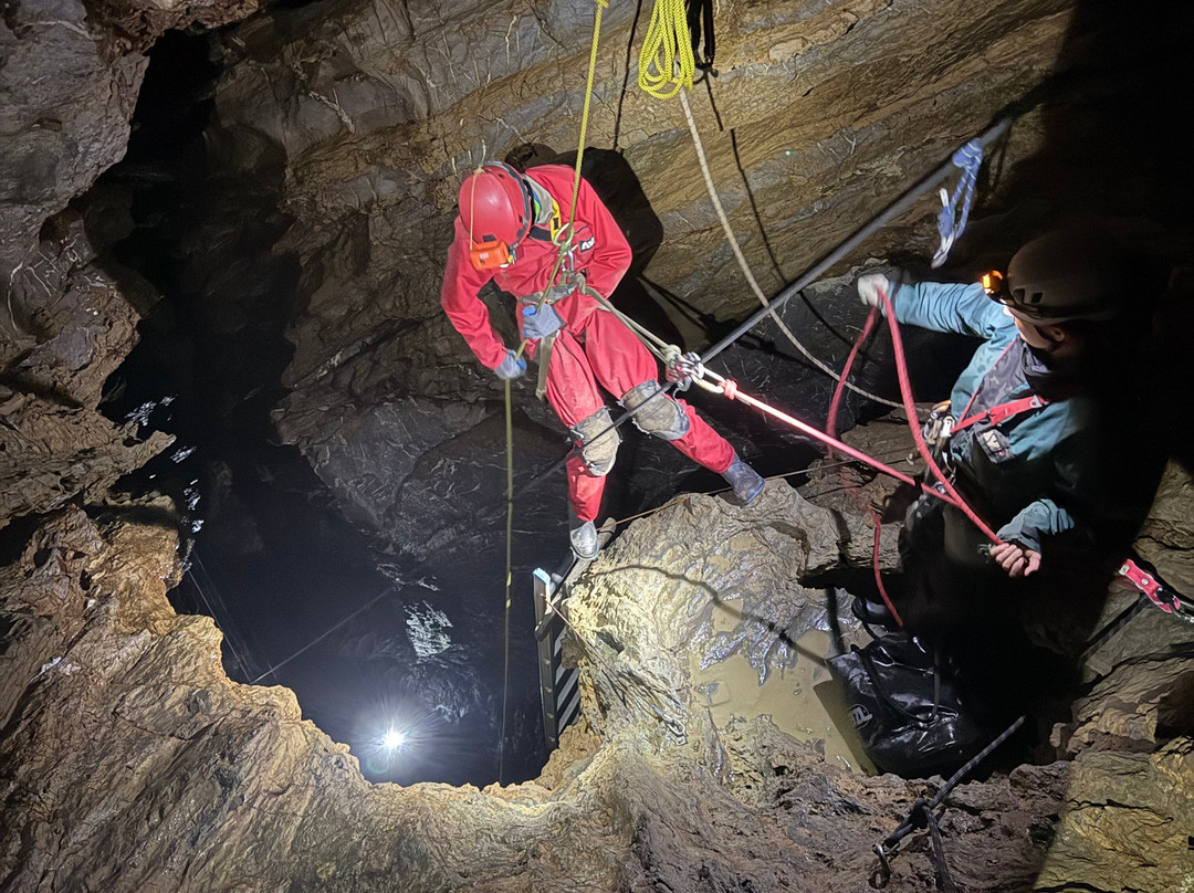 Horne Lake Caves Provincial Park-魁利克姆海滩必去景点