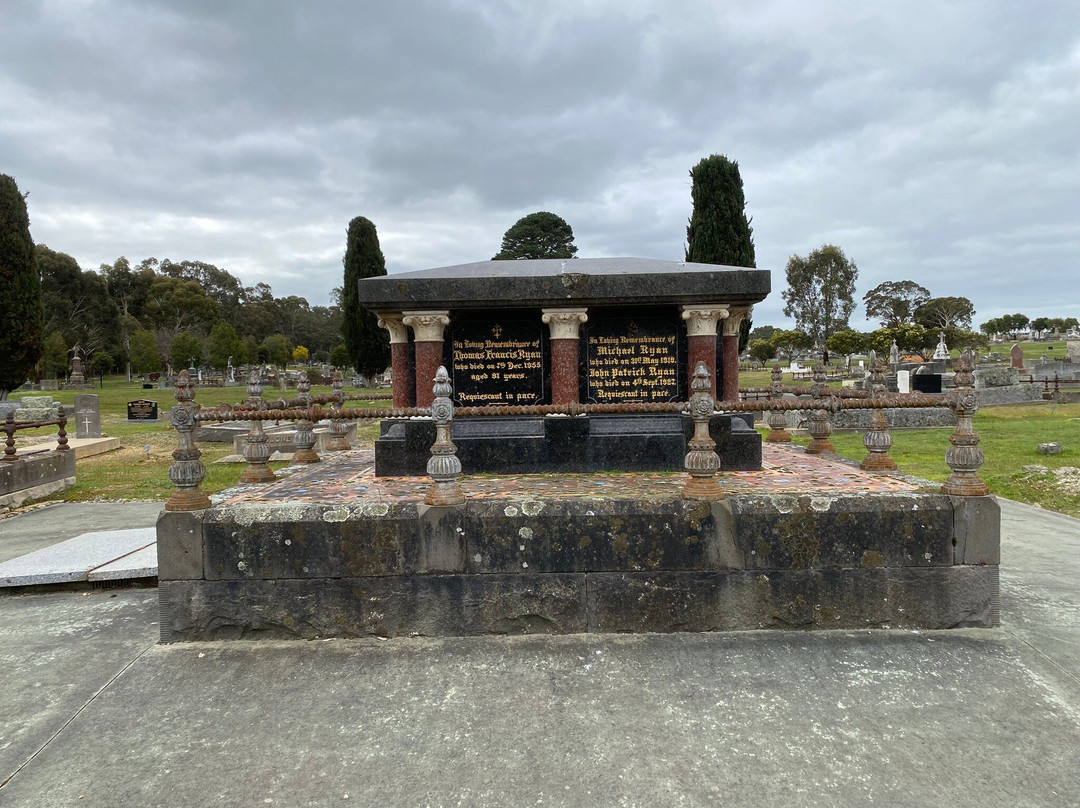 Ararat Cemetery-亚拉拉特山必去景点