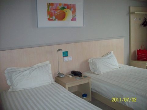 锦江之星(天津八纬路音乐学院店)-客卧