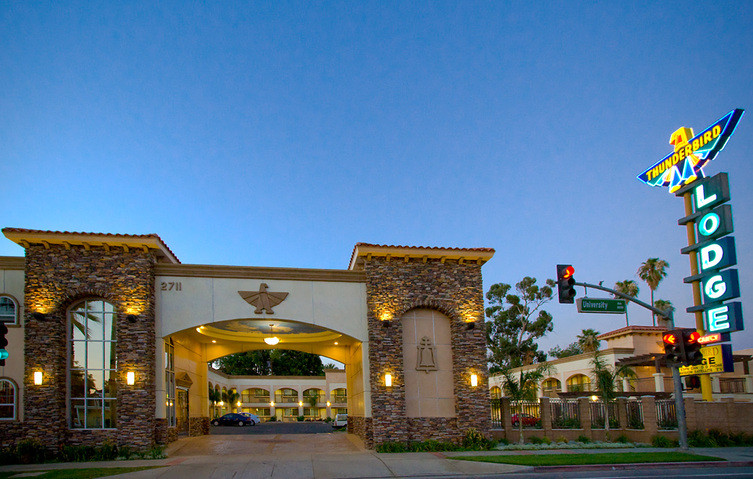 里弗赛德酒店住宿-Thunderbird Lodge