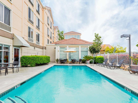 福尔松希尔顿花园旅馆主图