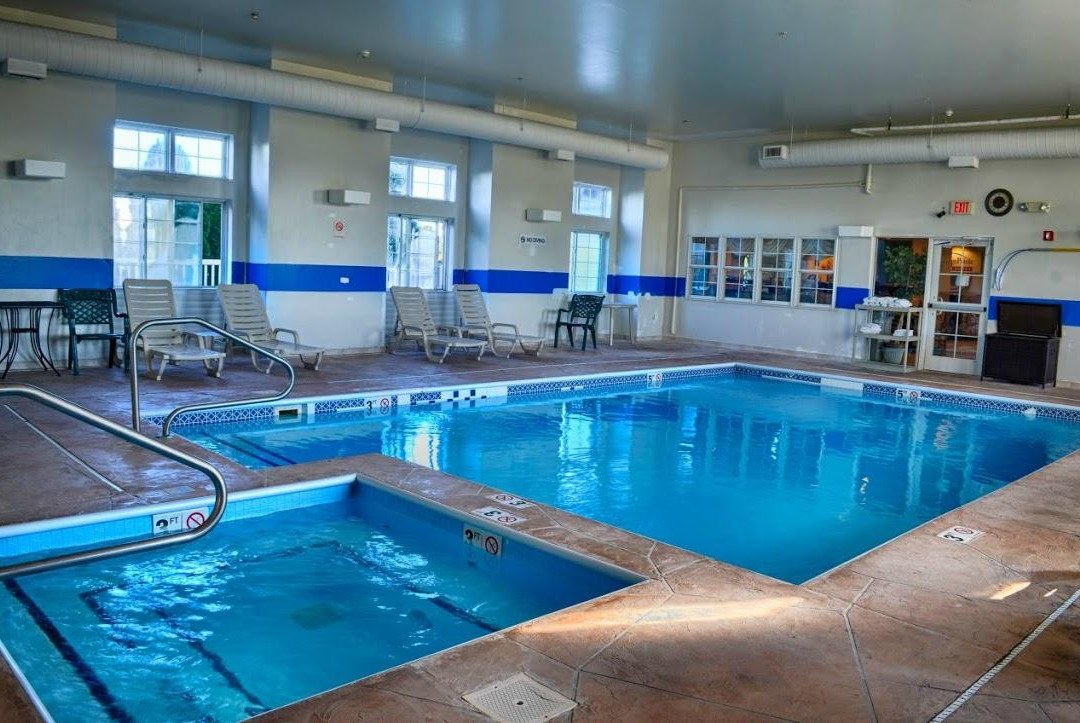 BridgePointe Inn & Suites