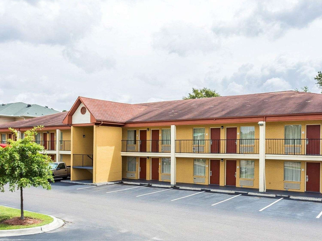 Econo Lodge Coliseum