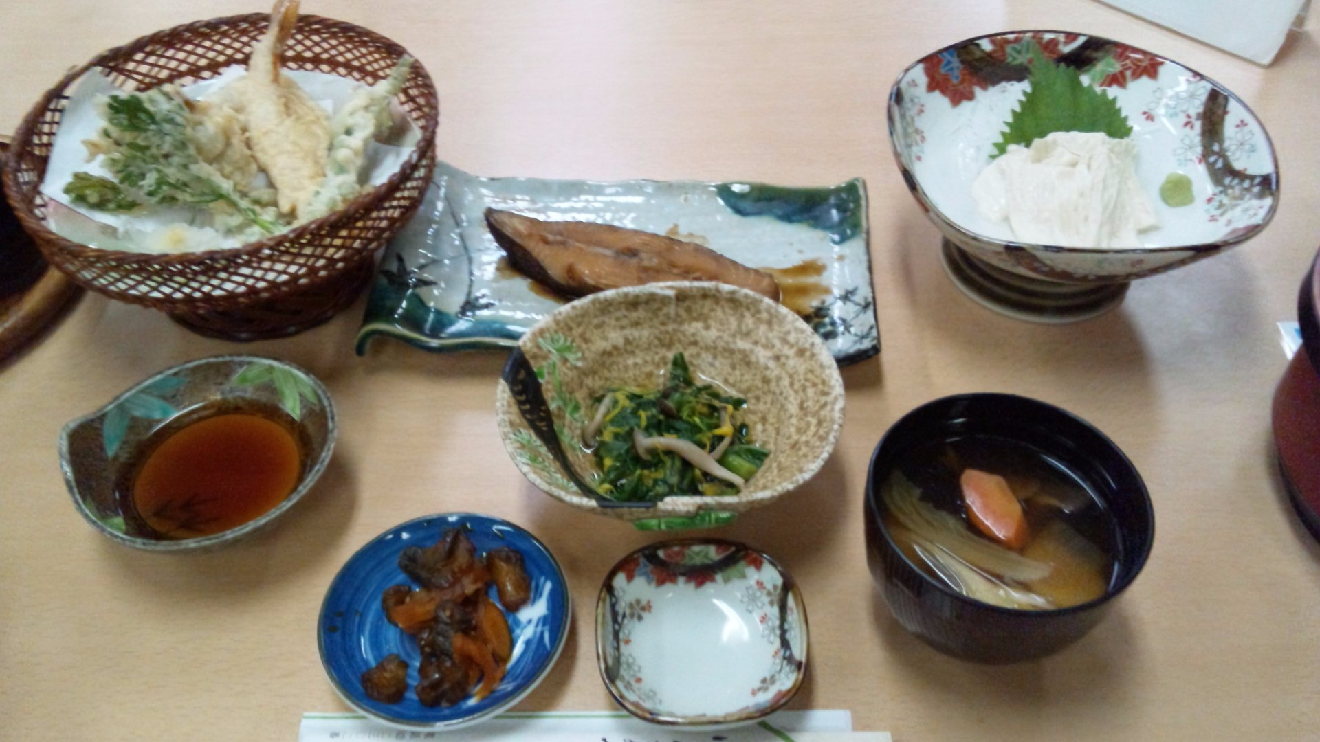 Tsukimigaoka Choumin Center-餐饮