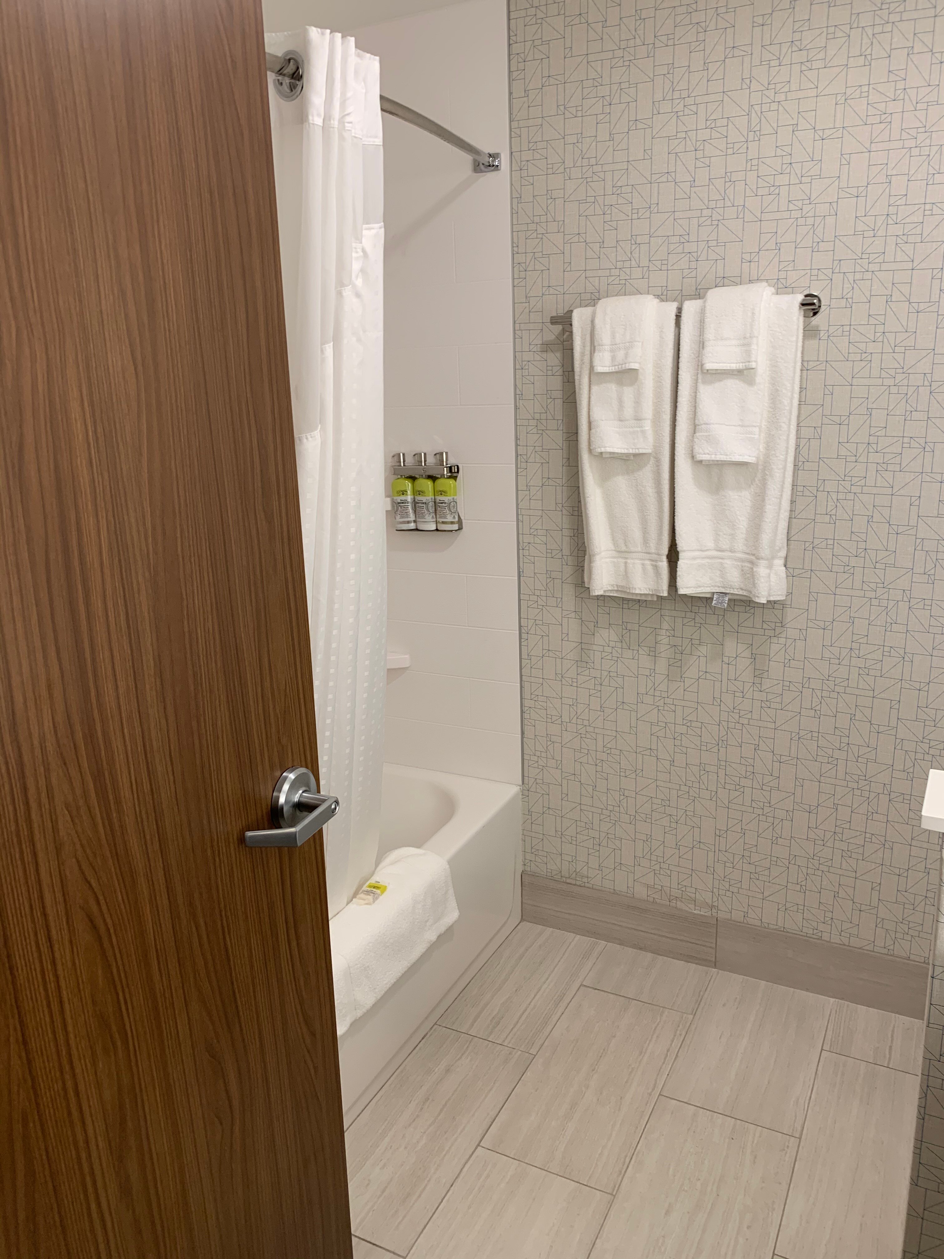 Holiday Inn Express & Suites Kokomo South By IHG-浴室