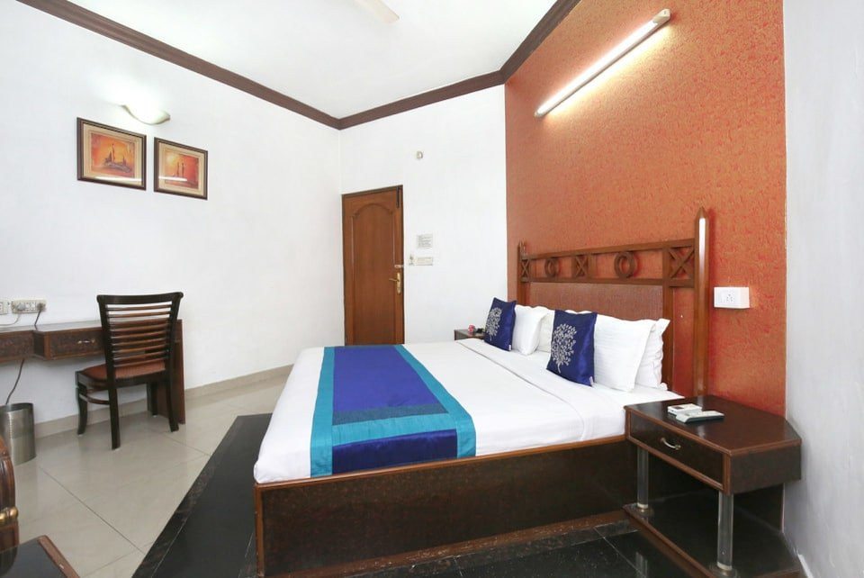 OYO 9985 Hotel Sekhon Grand