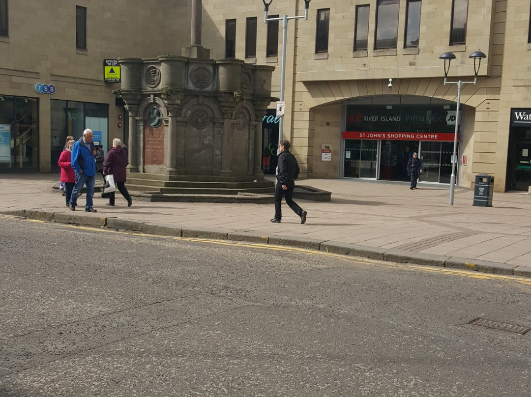 Mercat Cross and St John's Centre景点图片