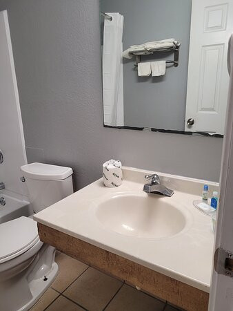 Rodeway Inn & Suites Jacksonville Near Camp Lejeune主图